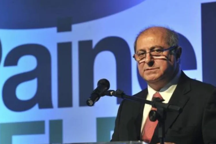 
	O ministro das Comunica&ccedil;&otilde;es, Paulo Bernardo: ministro afirmou que essa opera&ccedil;&atilde;o vai beneficiar principalmente pessoas que hoje n&atilde;o t&ecirc;m acesso ao sistema banc&aacute;rio
 (Elza Fiúza/Agência Brasil)