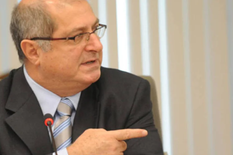 O ministro do Planejamento, Paulo Bernardo (.)
