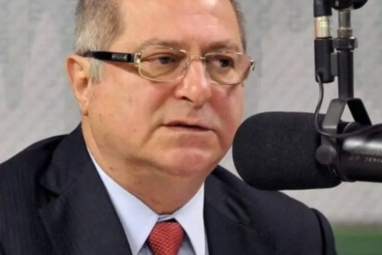 
	Paulo Bernardo: ministro n&atilde;o quis comentar a possibilidade de o governo brasileiro conceder asilo a Snowden
 (Elza Fiúza/ABr)