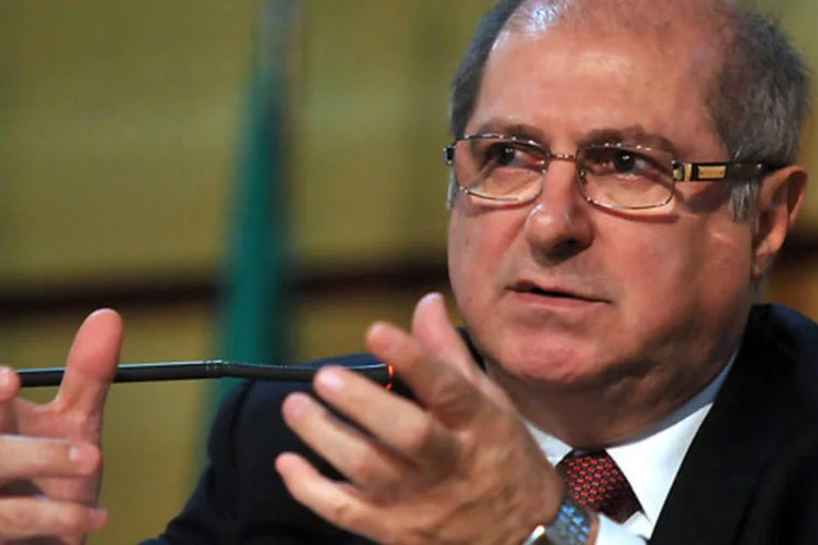 O ministro Paulo Bernardo informou que a banda larga seria incluída posteriormente no plano (Antonio Cruz/ABr)
