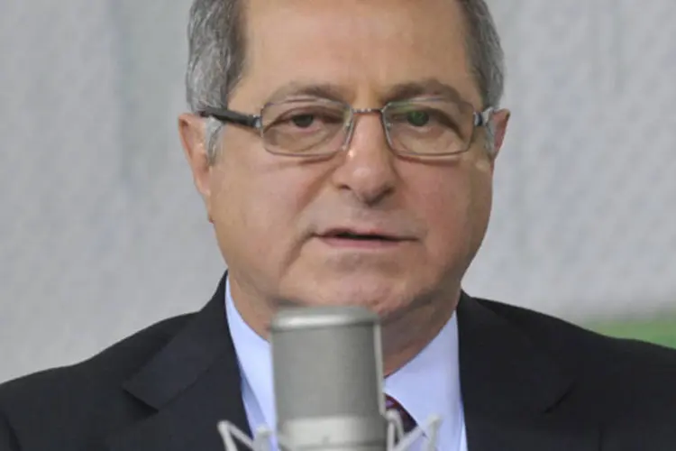 O ministro das Comunicações, Paulo Bernardo: “ficamos bem contentes porque os lotes principais foram vendidos" (Antonio Cruz/Abr)