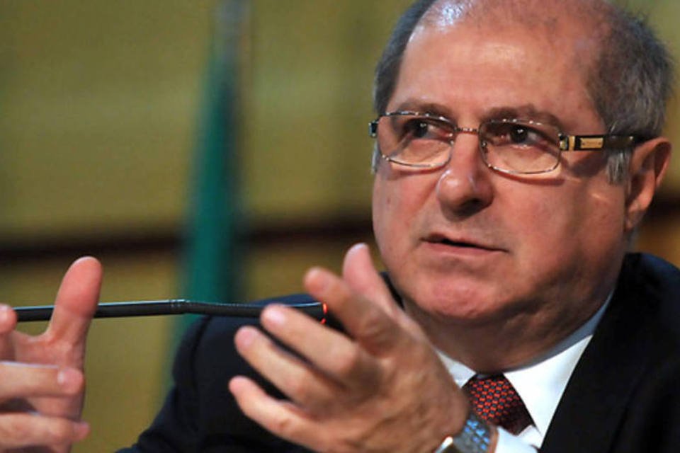 Anatel vai focar compromissos de empresas, diz ministro