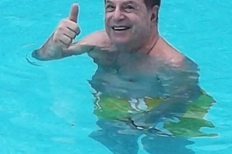 Paulo Maluf na piscina, em foto postada no Instagram do parlamentar (Reprodução/Instagram)
