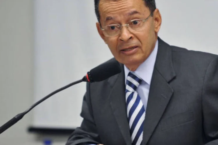 O ministro dos Transportes, Paulo Passos, depõe na Câmara sobre as denúncias: já foram demitidas 28 pessoas do ministério e dos órgãos vinculados (Antônio Cruz/ABr)