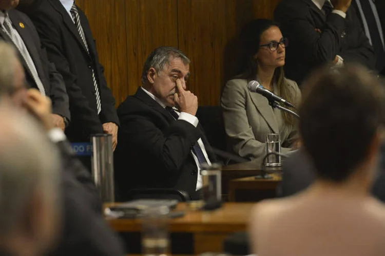 
	Ex-diretor Paulo Roberto Costa durante depoimento na CPI da Petrobras, no Congresso
 (Fabio Rodrigues Pozzebom/Agência Brasil)