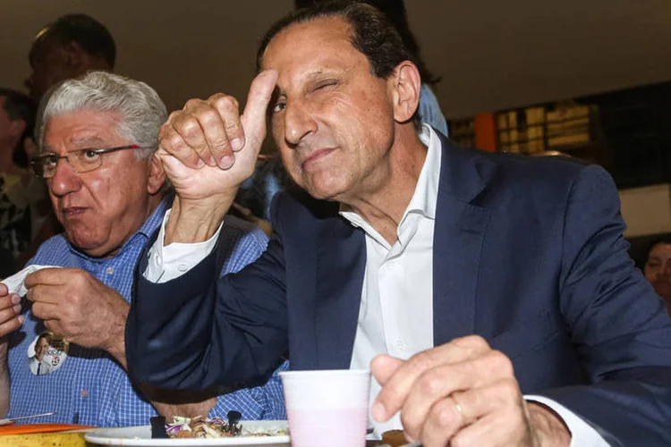 Paulo Skaf, candidato do PMDB ao Governo de São Paulo, almoça no restaurante Bom Prato do Brás (Wlliam Volcov/Divulgação Via Fotos Públicas)