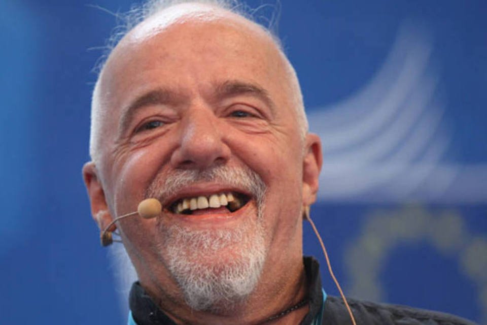 Paulo Coelho lança novo livro na Espanha