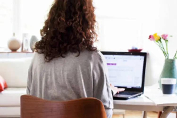 
	Mulher usando o computador: um estudo da Accenture Plc estima que os freelancers representam 20% da for&ccedil;a de trabalho dos EUA, parcela que cresce a cada ano
 (GettyImages)