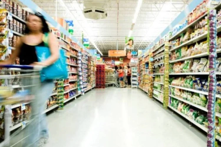 Pesquisa mostra ainda que 55,4% dos shoppers que compraram um novo produto decidiram no ponto-de-venda (.)