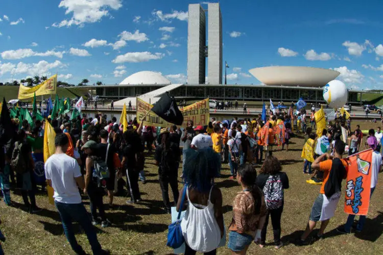 
	Manifesta&ccedil;&atilde;o contra a PEC da redu&ccedil;&atilde;o da maioridade penal, em Bras&iacute;lia
 (Marcelo Camargo/ Agência Brasil)