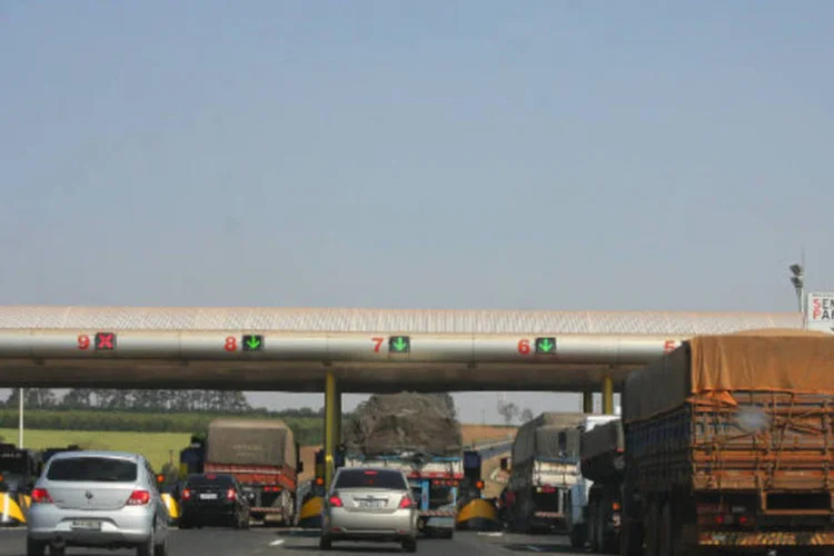 
	Sistema Anchieta-Imigrantes: a Via Anchieta, que estava bloqueada na altura do km 20, sentido capital, e no km 15, em dire&ccedil;&atilde;o ao litoral, foi desbloqueada por volta das 11h30.
 (Marcos Santos/USP Imagens)