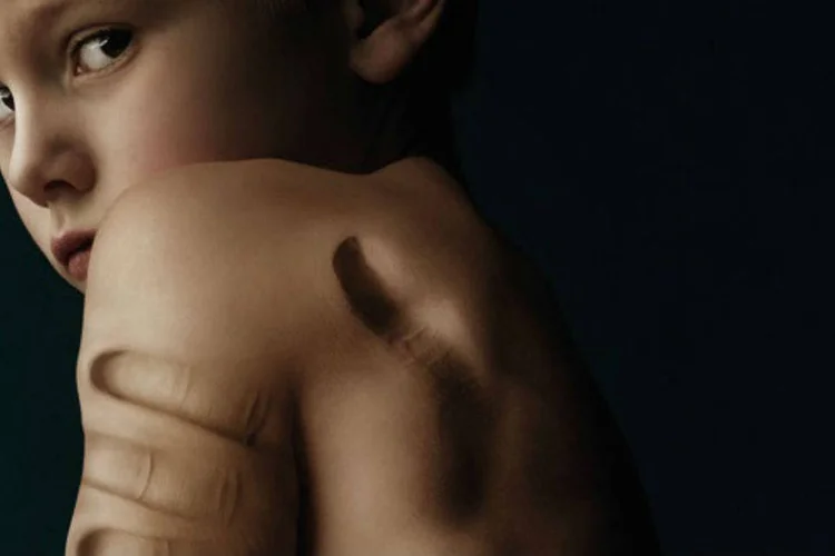 Campanha da organização Innocence in Danger: cartazes para falar do problema da pedofilia (Divulgação)