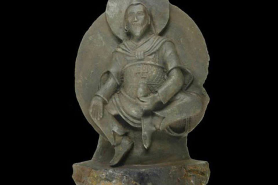 Estátua budista foi esculpida em meteorito de 15 mil anos