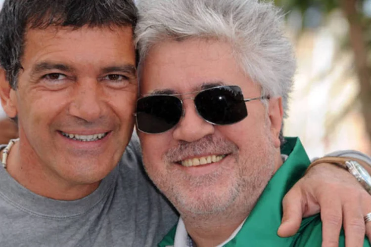 O diretor espanhol se reencontra com Antonio Banderas no longa