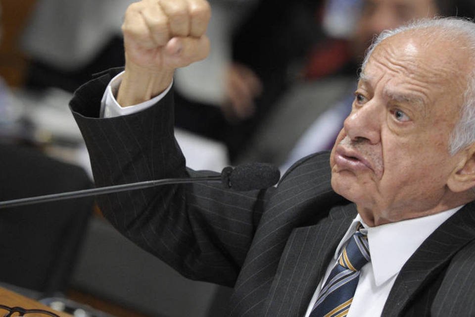 Simon diz que deixa vida pública por decepção