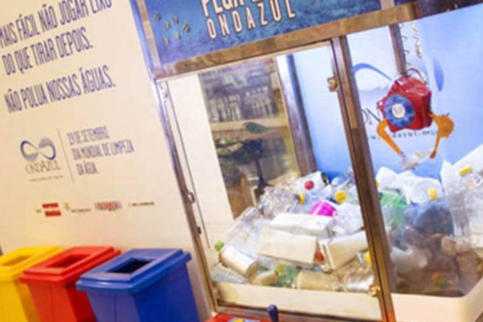 OndAzul coloca máquina “Pega-Lixo” em shopping