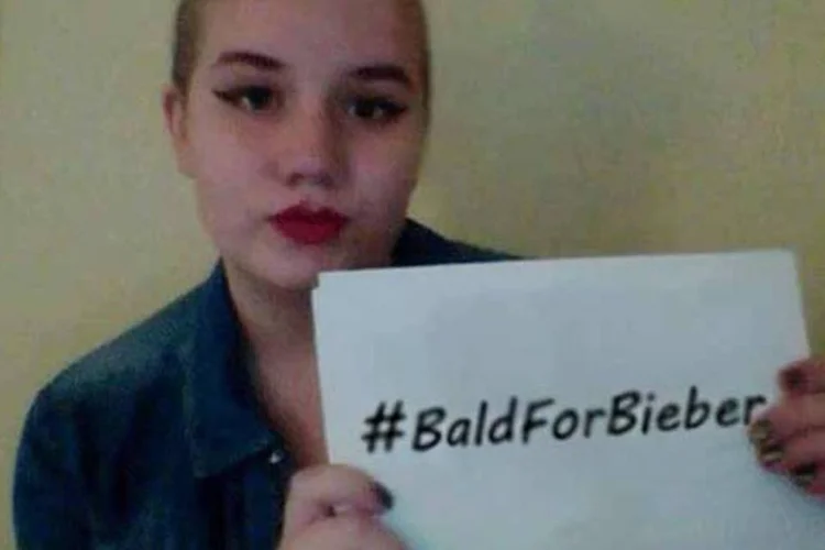 Fã e Bieber cai em pegadinha e raspa o cabelo (Reprodução)