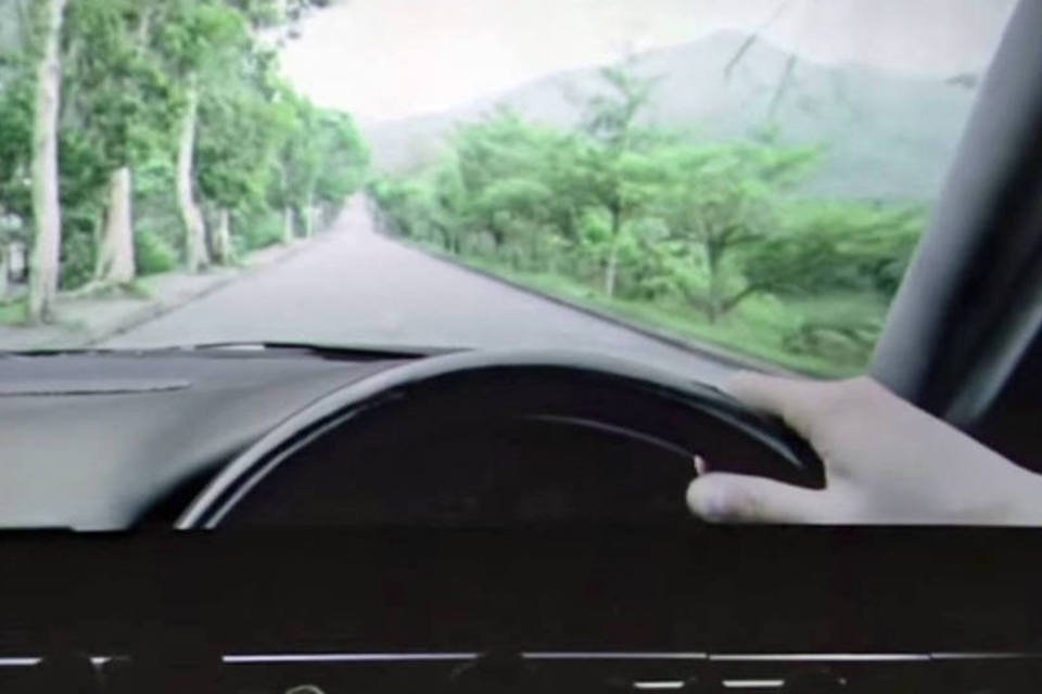Anúncio com batida de carro no cinema apavora plateia