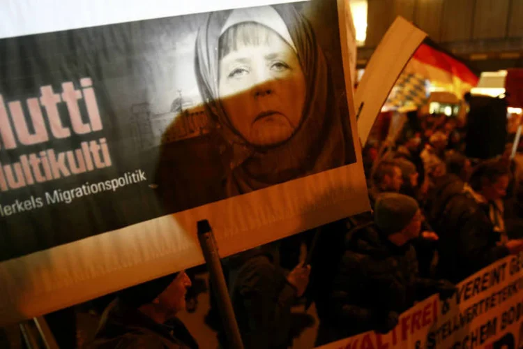 
	Bra&ccedil;o do Pegida protesta: organizadores solicitaram autoriza&ccedil;&atilde;o para manifesta&ccedil;&atilde;o de at&eacute; 60 mil pessoas
 (Michael Dalder/Reuters)