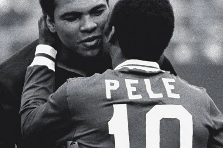 Pelé e Muhammad Ali: jogador lamentou morte do ex-boxeador americano (Reprodução/FacebookPelé)
