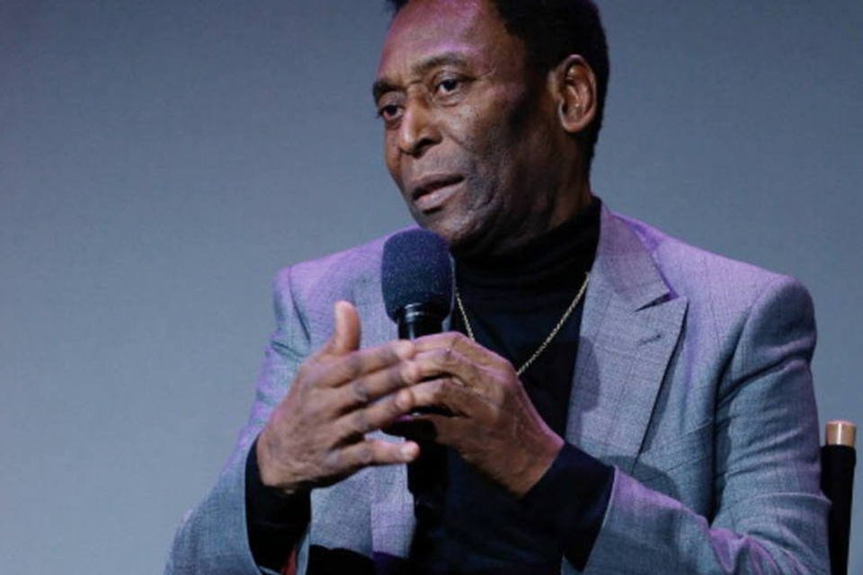 Sem hemodiálise, Pelé evolui bem e segue estável