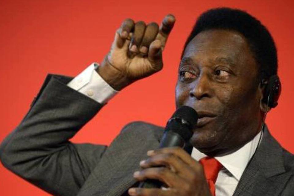 Pelé critica atrasos da Copa e fala em vergonha e bagunça