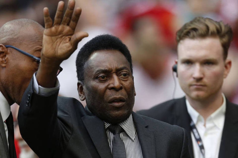 Começa em Londres leilão de mais de 2 mil objetos de Pelé