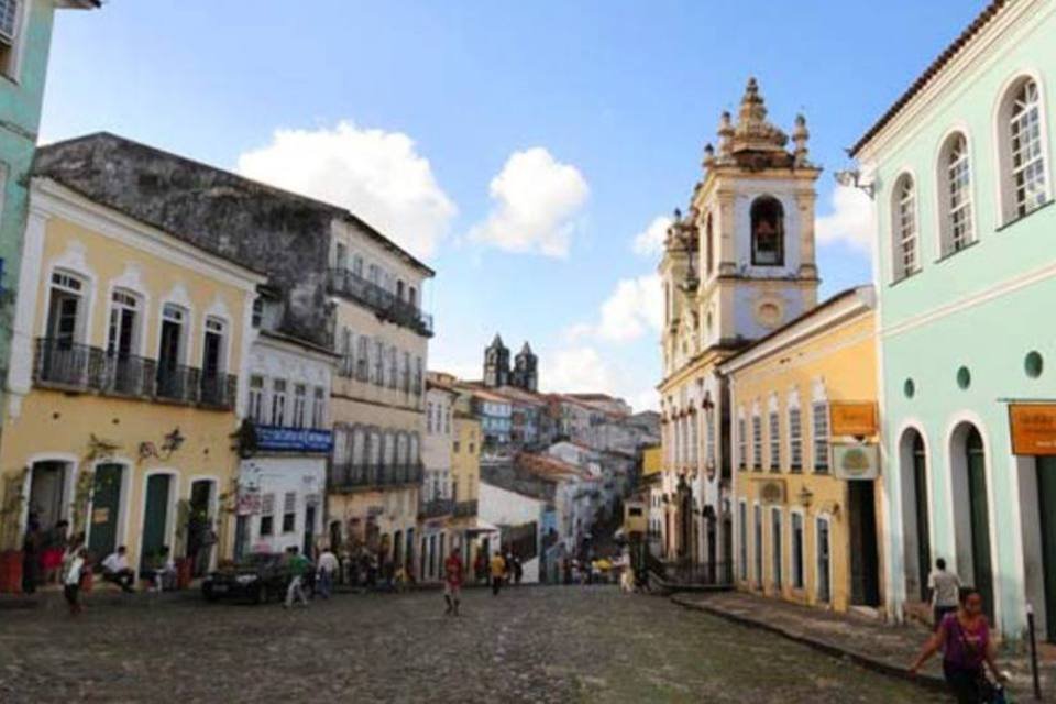 Caminhada em apoio a SP reúne 5 mil em Salvador