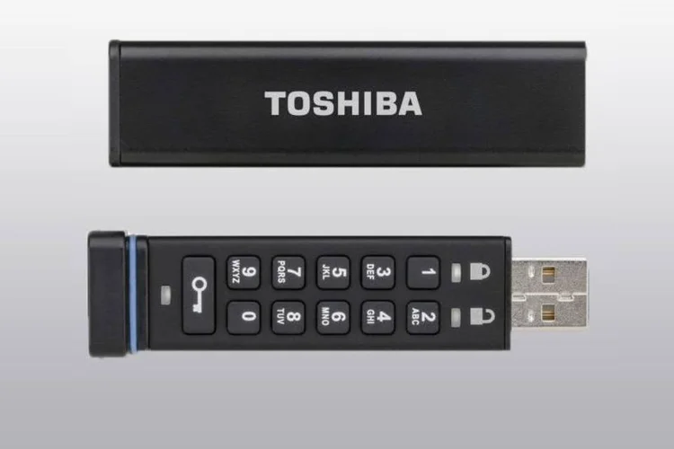 
	Pen drive: gadget torna dados irrecuper&aacute;veis ap&oacute;s 10 tentativas de digitar senha certa
 (Divulgação/Toshiba)