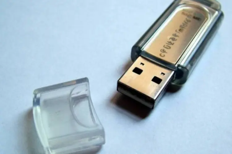 
	USB: o que torna o BadUSB t&atilde;o perigoso &eacute; o fato de ele se instalar no c&oacute;digo do firmware do aparelho
 (bairo/Flickr)