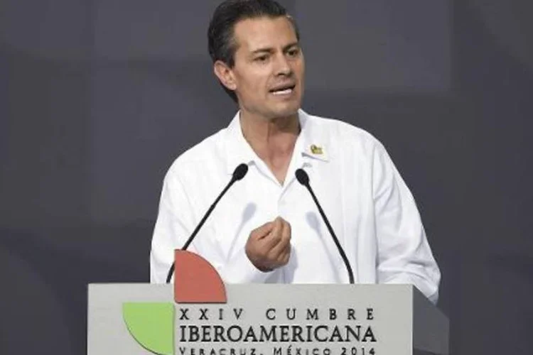 O presidente mexicano Enrique Peña Nieto discursa na abertura da XXIV Cúpula Ibero-americana (Alfredo Estrella/AFP)