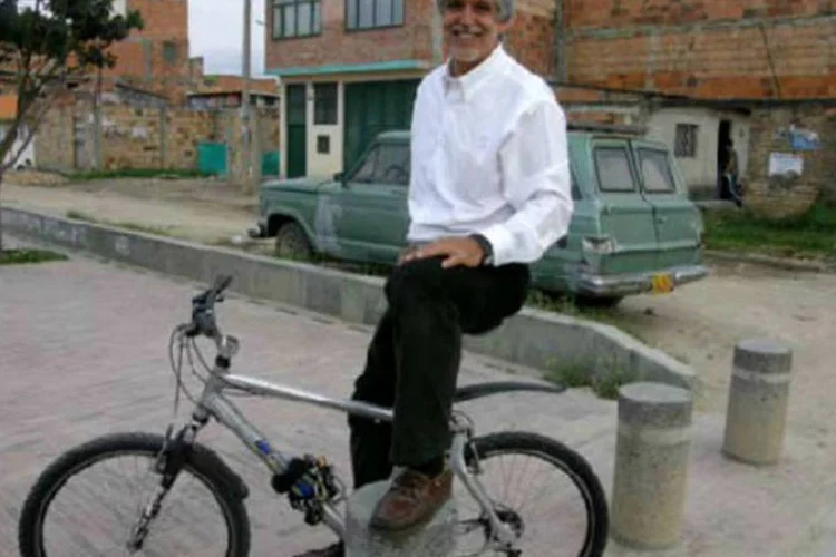 
	Enrique Pe&ntilde;alosa, ex-prefeito de Bogot&aacute;: Pe&ntilde;alosa, do partido centro-esquerdista Alian&ccedil;a Verde, provavelmente manteria o processo de paz com a guerrilha Farc, iniciado em 2012 por Santos
 (Divulgação)