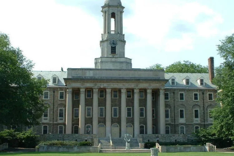 Penn State University: Um relatório publicado há duas semanas, concluiu que Paterno e outros responsáveis do local não denunciaram Sandusky (Wikimedia Commons)