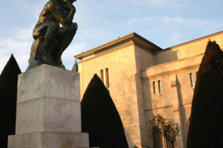 O Pensador, de Rodin: apesar das diferenças entre os artistas, a curadora da exibição, Hélène Pinet, disse haver razões válidas para unir os dois sob o mesmo teto na exposição (Getty Images)