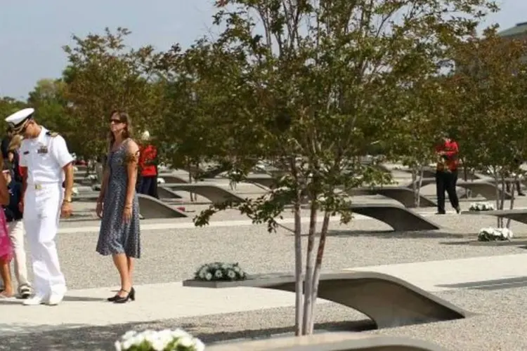 Homenagens realizadas hoje em memorial no Pentágono: o porta-voz do Serviço Secreto indicou que uma equipe da polícia de elite está investigando as mensagens (Getty Images)