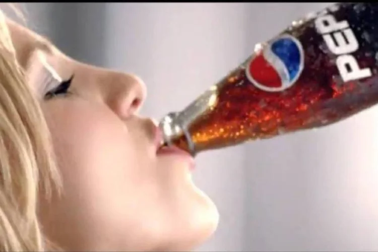 Pepsi: Justin Bieber deve ser o próximo a estrelar um comercial do refrigerante (Reprodução)