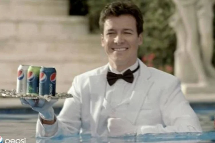 Filmes apresentam uma sequência de situações inusitadas, que acontecem como consequência da escolha de Pepsi
 (Reprodução)