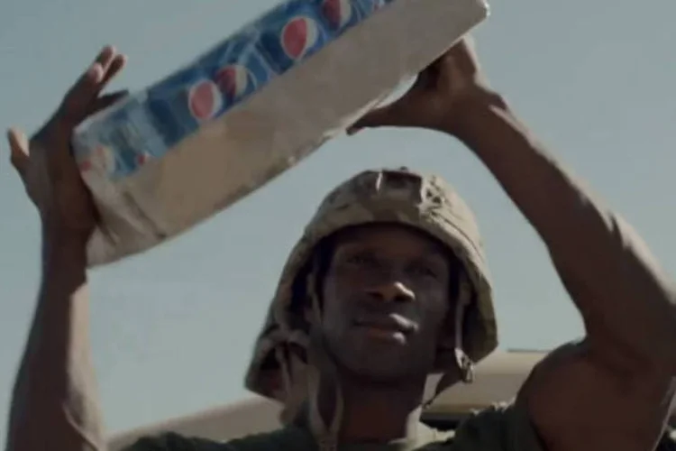 Comercial da Pepsi: patrocinadora oficial do Super Bowl 48, a marca lançou um vídeo que convoca os fãs para uma “marcha rumo ao 48″ (Reprodução/YouTube)