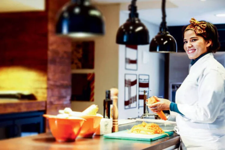 A chef Ana Luiza Trajano, do Brasil a Gosto: criar receitas não parece trabalho (Ricardo Benichio / VOCÊ S/A)