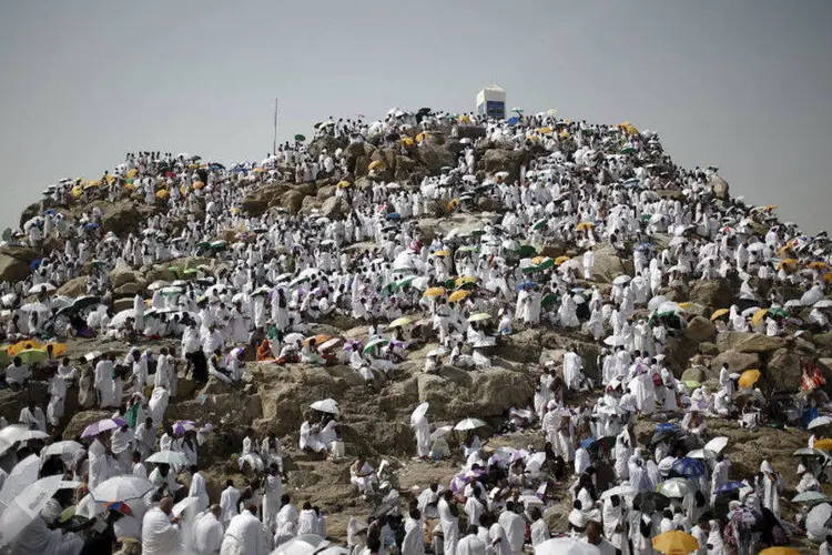 
	Peregrinos mu&ccedil;ulmanos durante o hajj, na cidade sagrada de Meca
 (Ahmad Masood/Reuters)