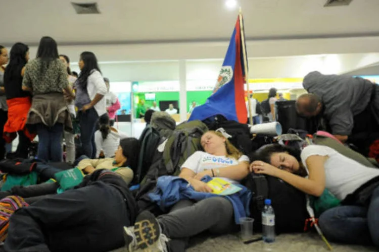 
	Peregrinos chegam &agrave; rodovi&aacute;ria do Rio de Janeiro para a Jornada Mundial da Juventude de 2013: durante todo o evento, s&atilde;o esperadas 1 milh&atilde;o de pessoas circulando pela rodovi&aacute;ria.
 (Tânia Rêgo/ABr)