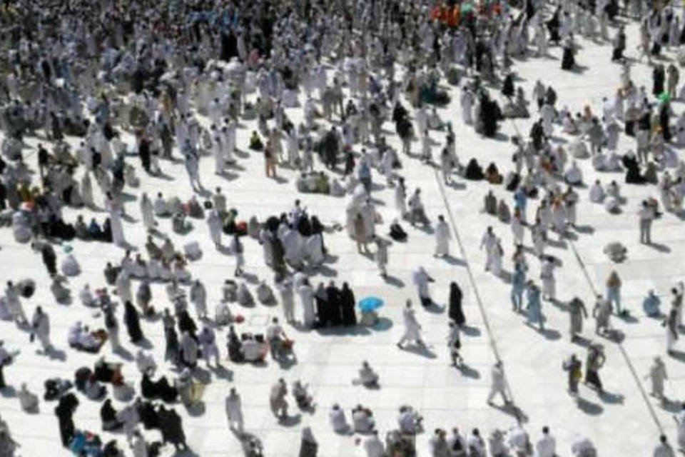 Fiéis muçulmanos iniciam grande peregrinação na cidade saudita de Meca