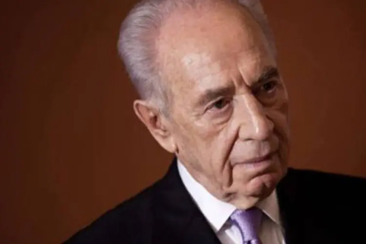 
	O presidente israelense, Shimon Peres: &quot;Est&atilde;o construindo armas nucleares e dizem que a religi&atilde;o os pro&iacute;be. N&atilde;o dizem a verdade&quot;, disse.
 (Brendan Smialowski/AFP)