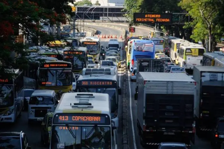 Interdição de trecho da Perimetral provoca caos no trânsito do centro do Rio de Janeiro (Tomaz Silva/Agência Brasil)