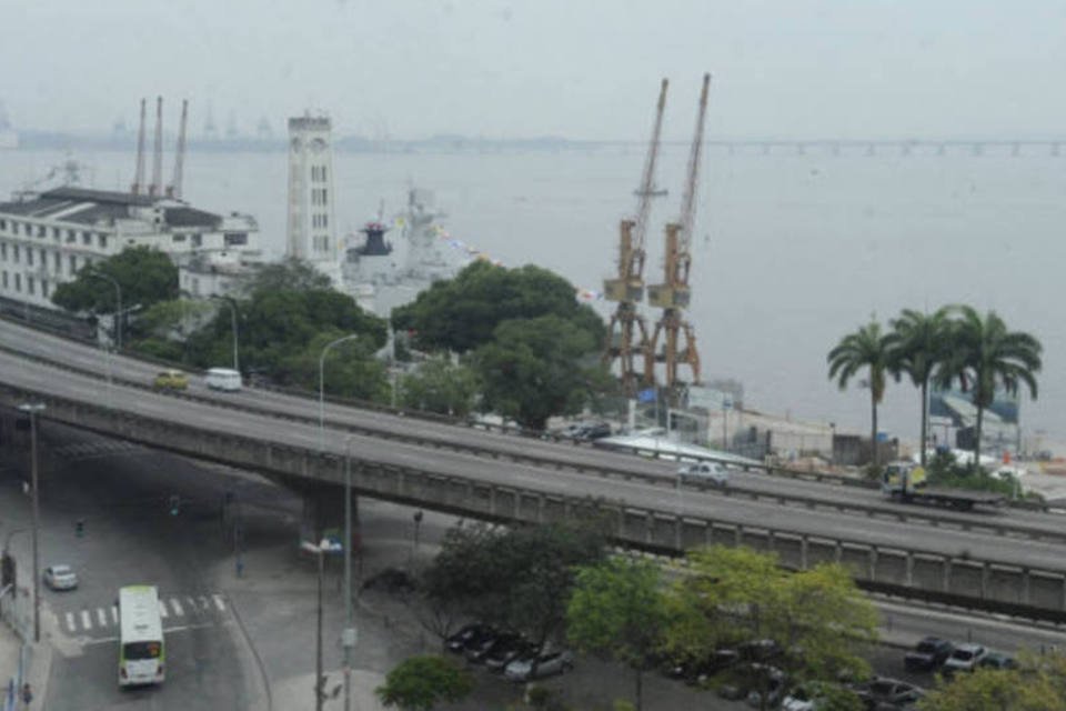 Terceiro trecho do viaduto Perimetral é implodido