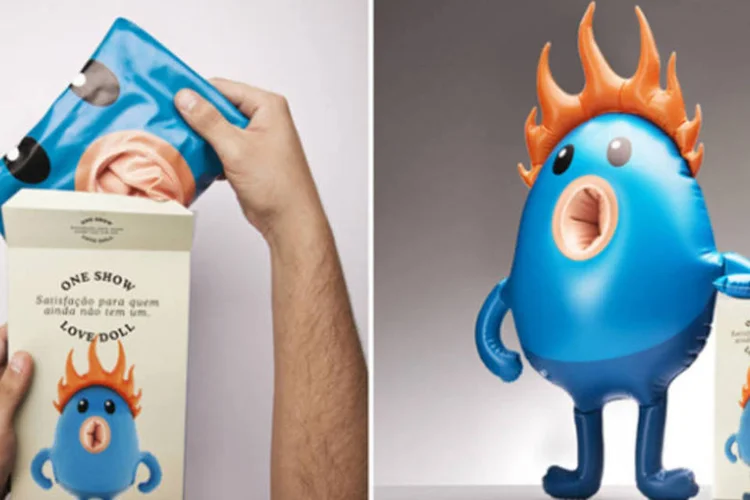 Boneco de "Dumb Ways to Die": campanha conta com convite bem humorado que se transforma em um boneco inflável sexual de um dos personagens de “Dumb ways to Die” (Divulgação)