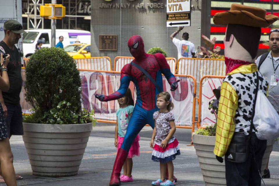 Super-heróis da Times Square lutam contra imagem negativa