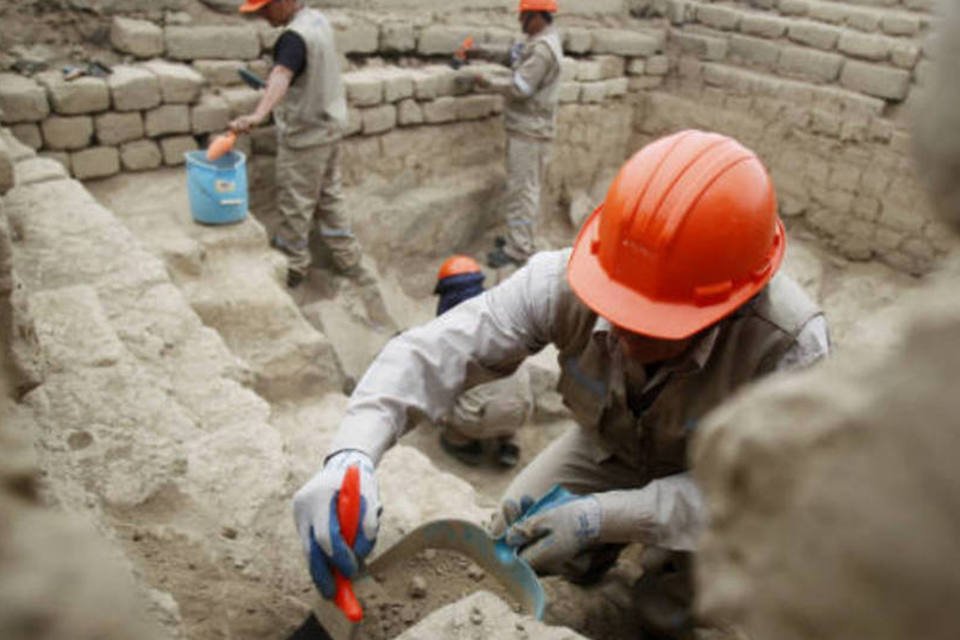 Achada no Peru tumba de 1.300 anos com corpos de 63 nobres