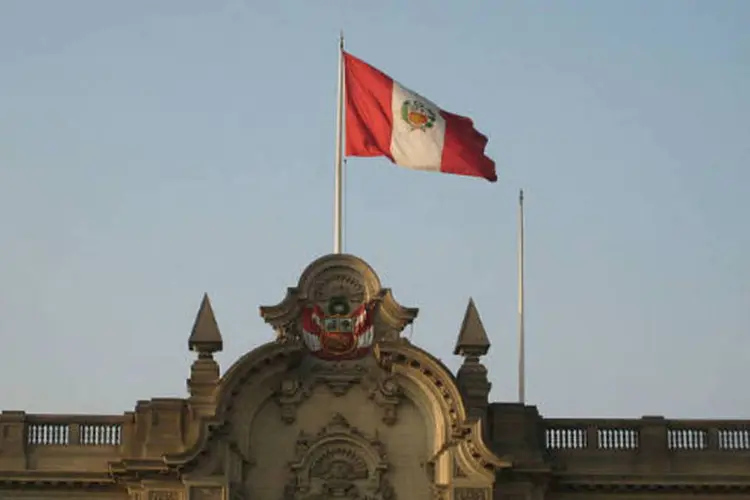 
	Bandeira do Peru:&nbsp;Moody&#39;s prev&ecirc; que o crescimento do PIB do pa&iacute;s vai acelerar para cerca de 6%
 (Greg Ma/Wikimedia Commons)