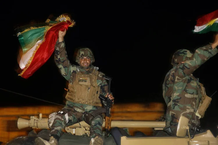 Peshmergas: na terça-feira, os curdos capturaram seis prédios em Kobani (Yannis Behrakis/Reuters)